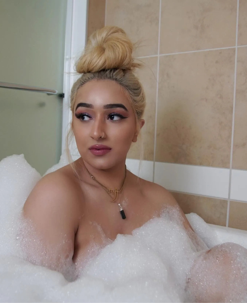 Escort girls in Marine line