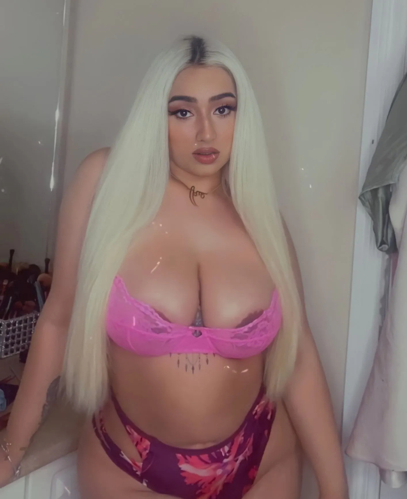 Escort service in Marine line